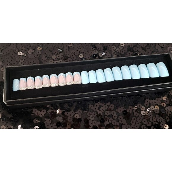 Skylar Press On Nail Set - Picture 2 of 2